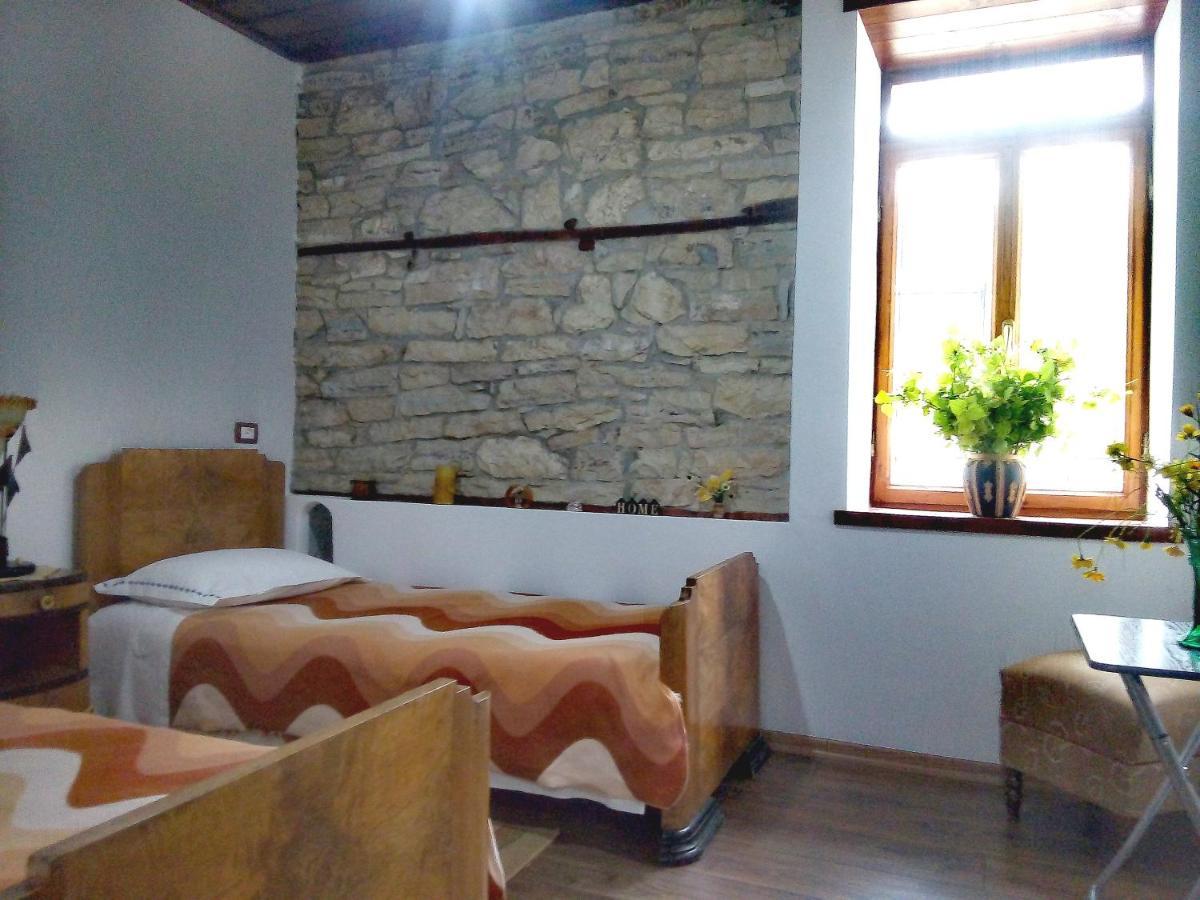 Guesthouse Celo Gjirokastër Exteriör bild