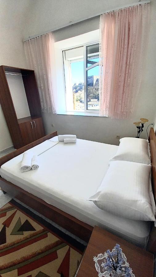 Guesthouse Celo Gjirokastër Exteriör bild