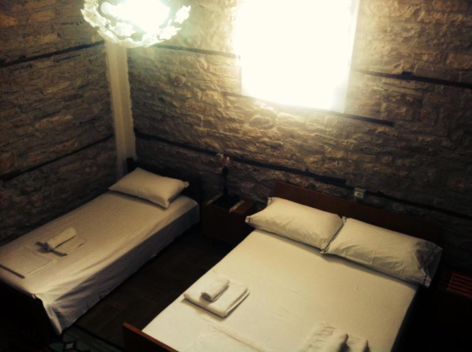 Guesthouse Celo Gjirokastër Exteriör bild