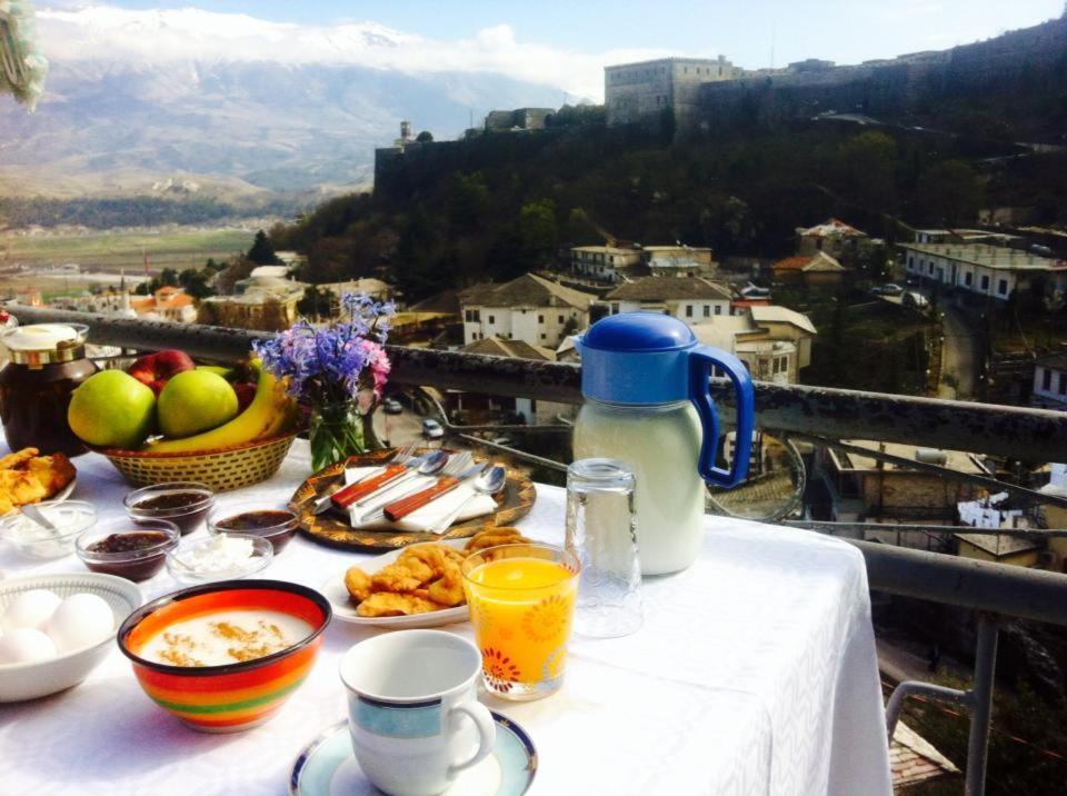 Guesthouse Celo Gjirokastër Exteriör bild