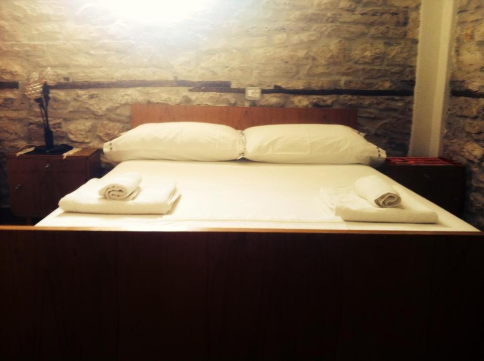 Guesthouse Celo Gjirokastër Exteriör bild