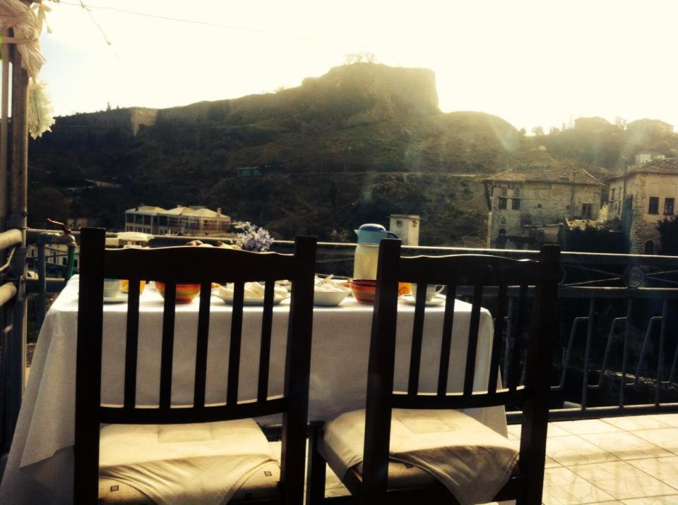 Guesthouse Celo Gjirokastër Exteriör bild