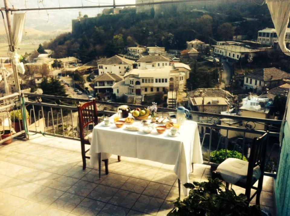 Guesthouse Celo Gjirokastër Exteriör bild