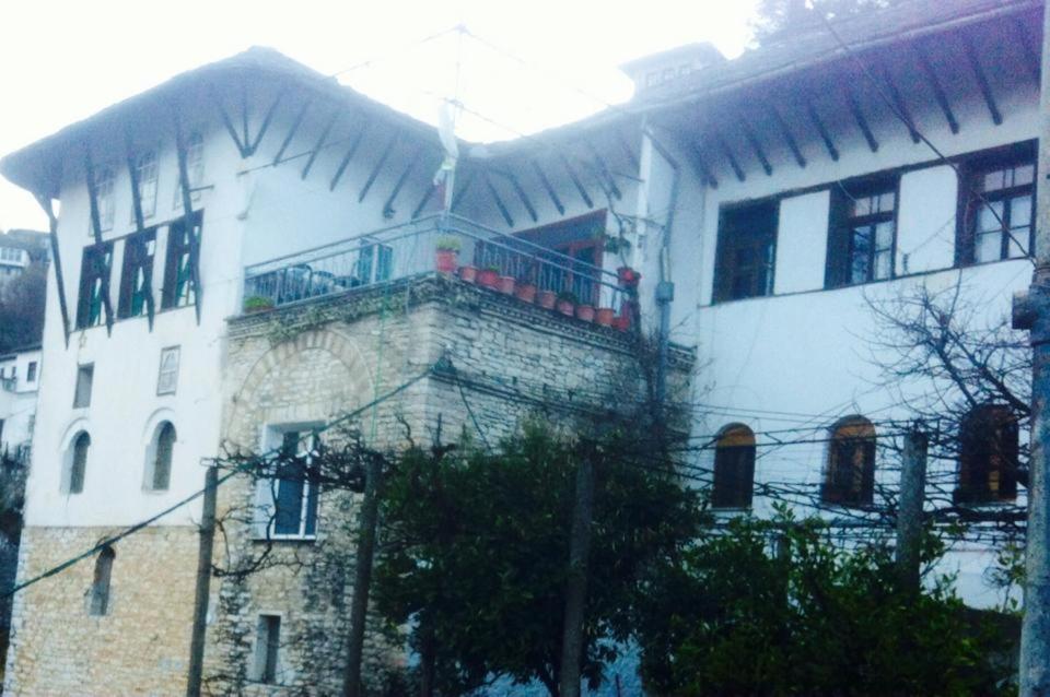 Guesthouse Celo Gjirokastër Exteriör bild